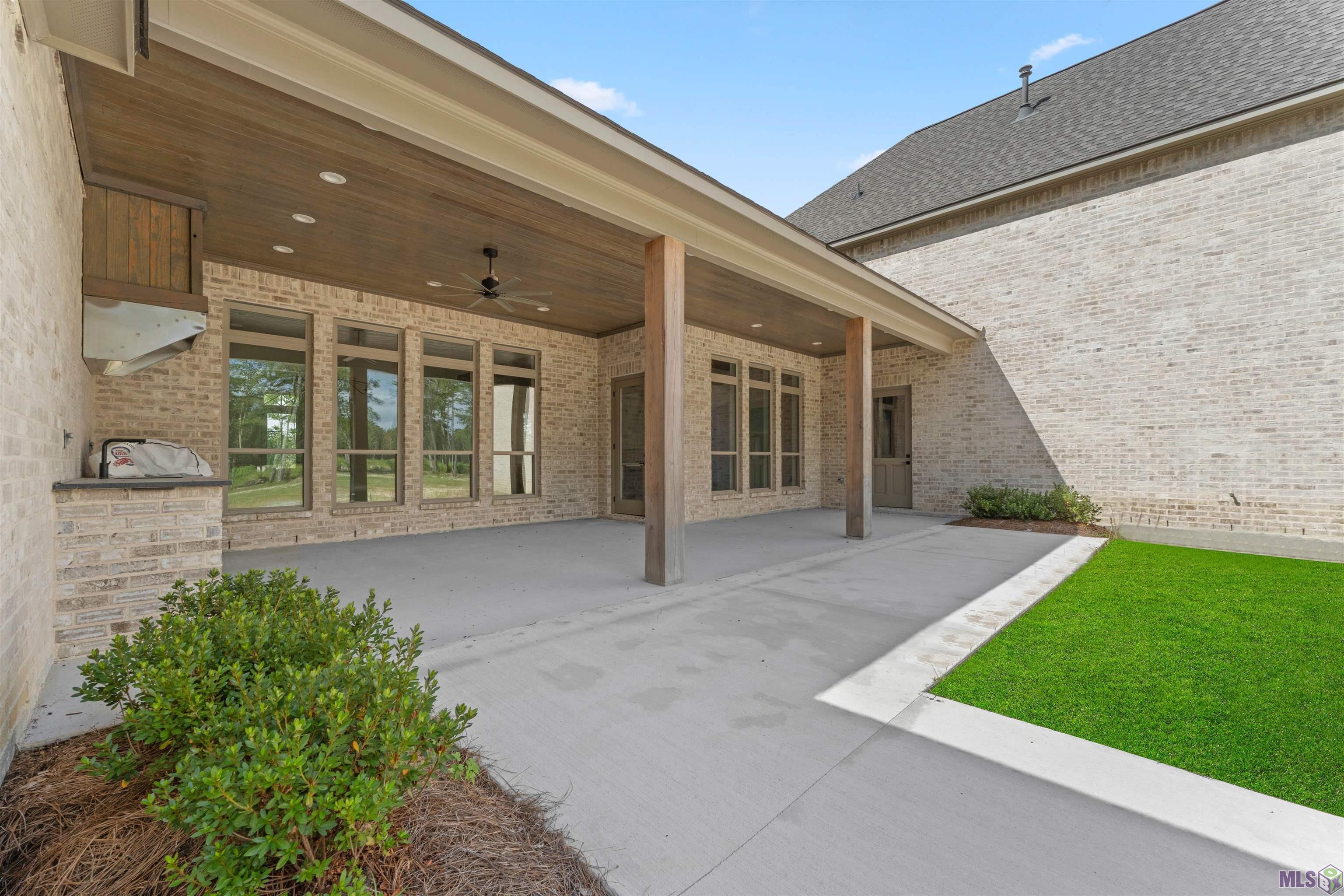 9189 Hillon Hood Road Denham Springs, LA 70726 - Photo 36 of 41 Outdoor Living with outdoor Kitchen !