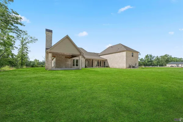 $999,999 | 9189 Hillon Hood Road, Denham Springs, LA 70726