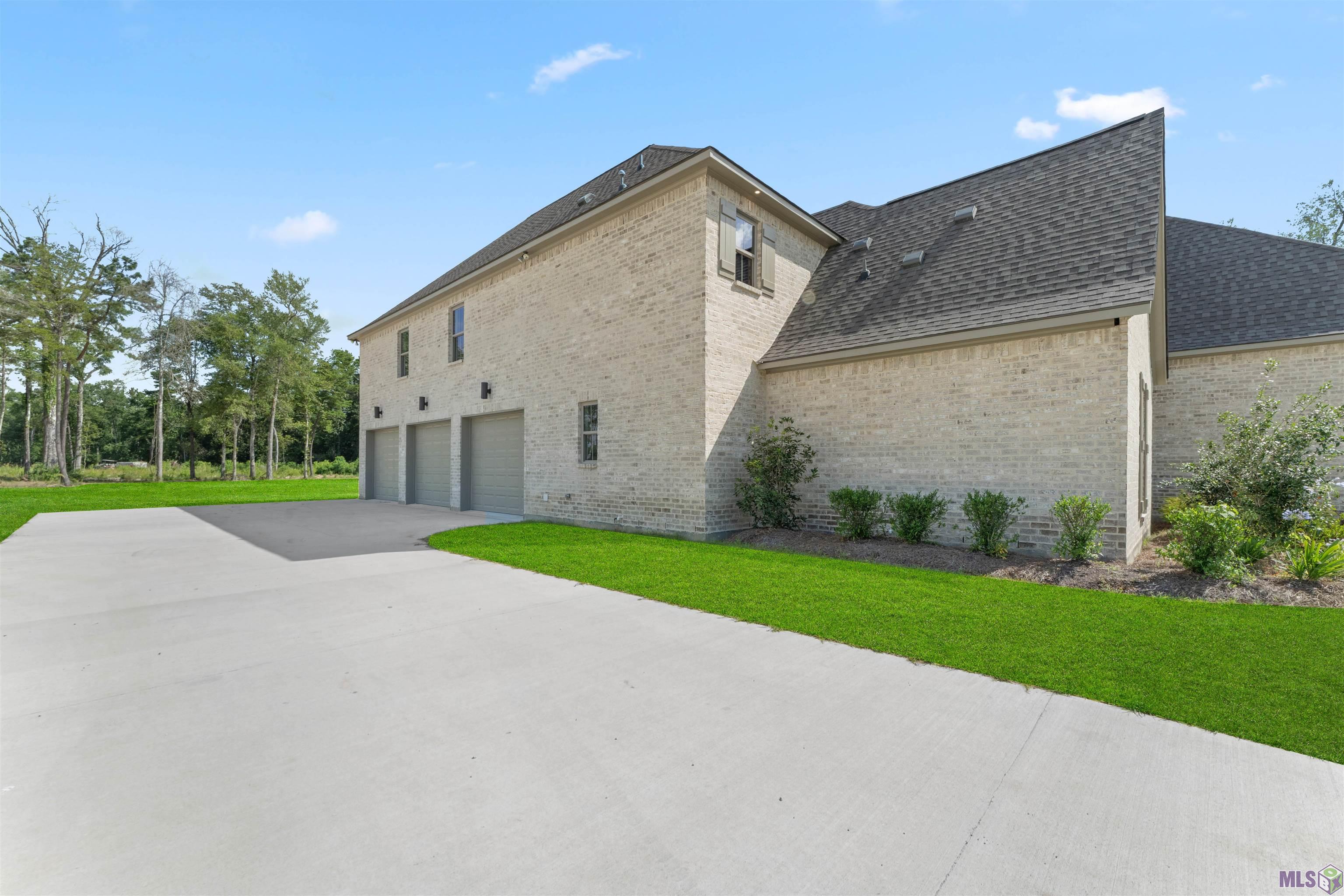 9189 Hillon Hood Road Denham Springs, LA 70726 - Photo 5 of 41 Extra Wide Driveway and 3 CAR GARAGE !