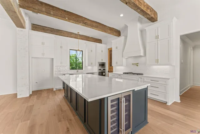 $999,999 | 9189 Hillon Hood Road, Denham Springs, LA 70726