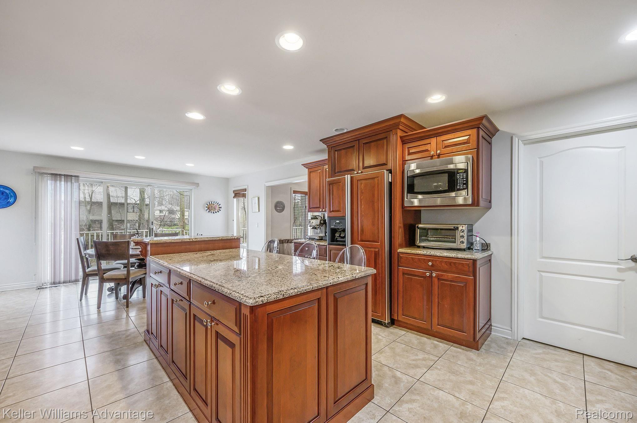 6940 Drake Road West Bloomfield, MI 48322 - Photo 12 of 59 6940-Drake_13.jpg