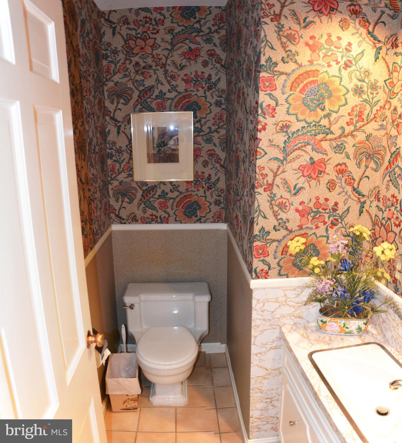 1505 Hillcrest Road Lancaster, PA 17603 - Photo 19 of 64 Powder Room