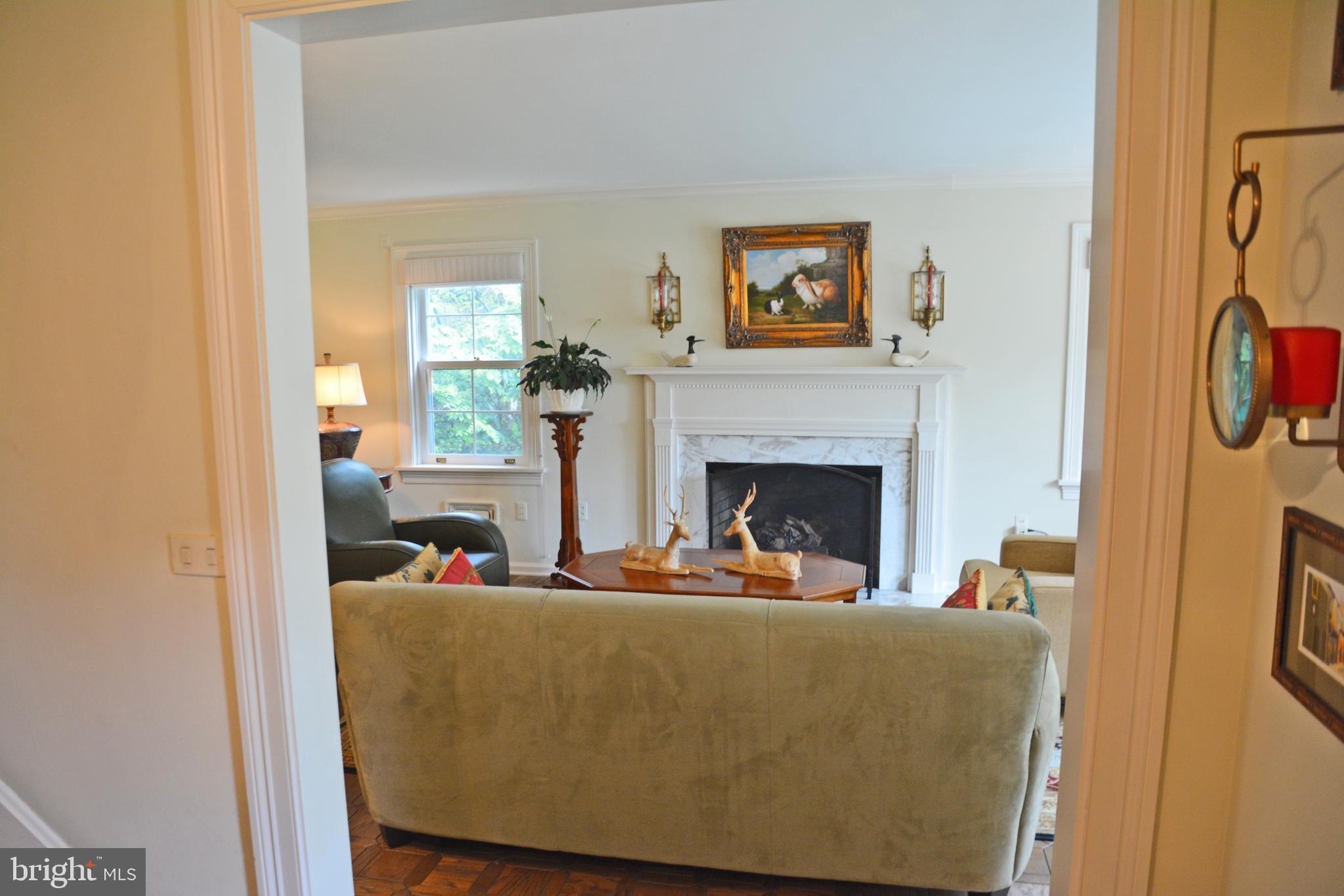 1505 Hillcrest Road Lancaster, PA 17603 - Photo 22 of 64 Into the Living Room......