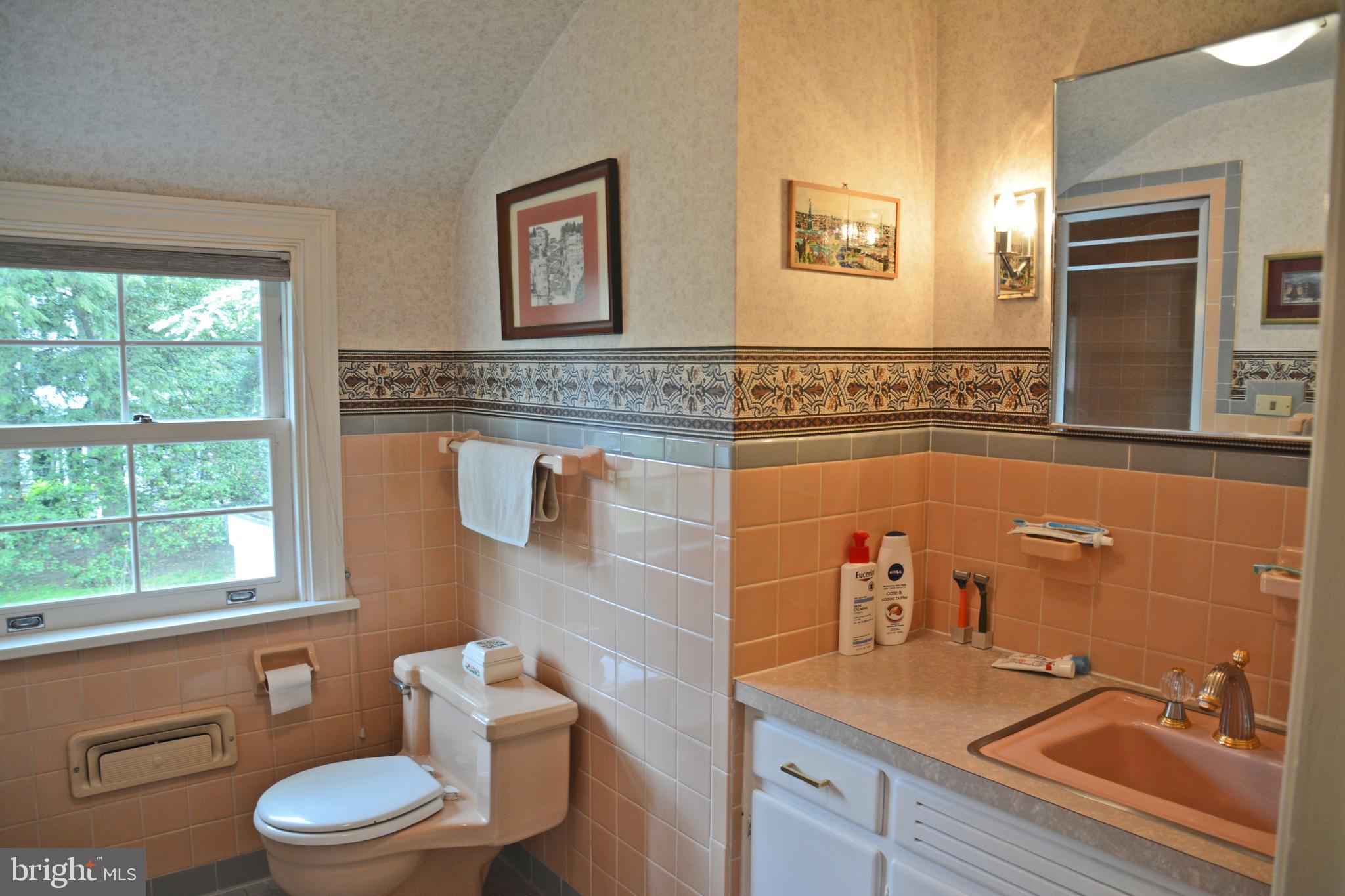 1505 Hillcrest Road Lancaster, PA 17603 - Photo 37 of 64 Bath 1