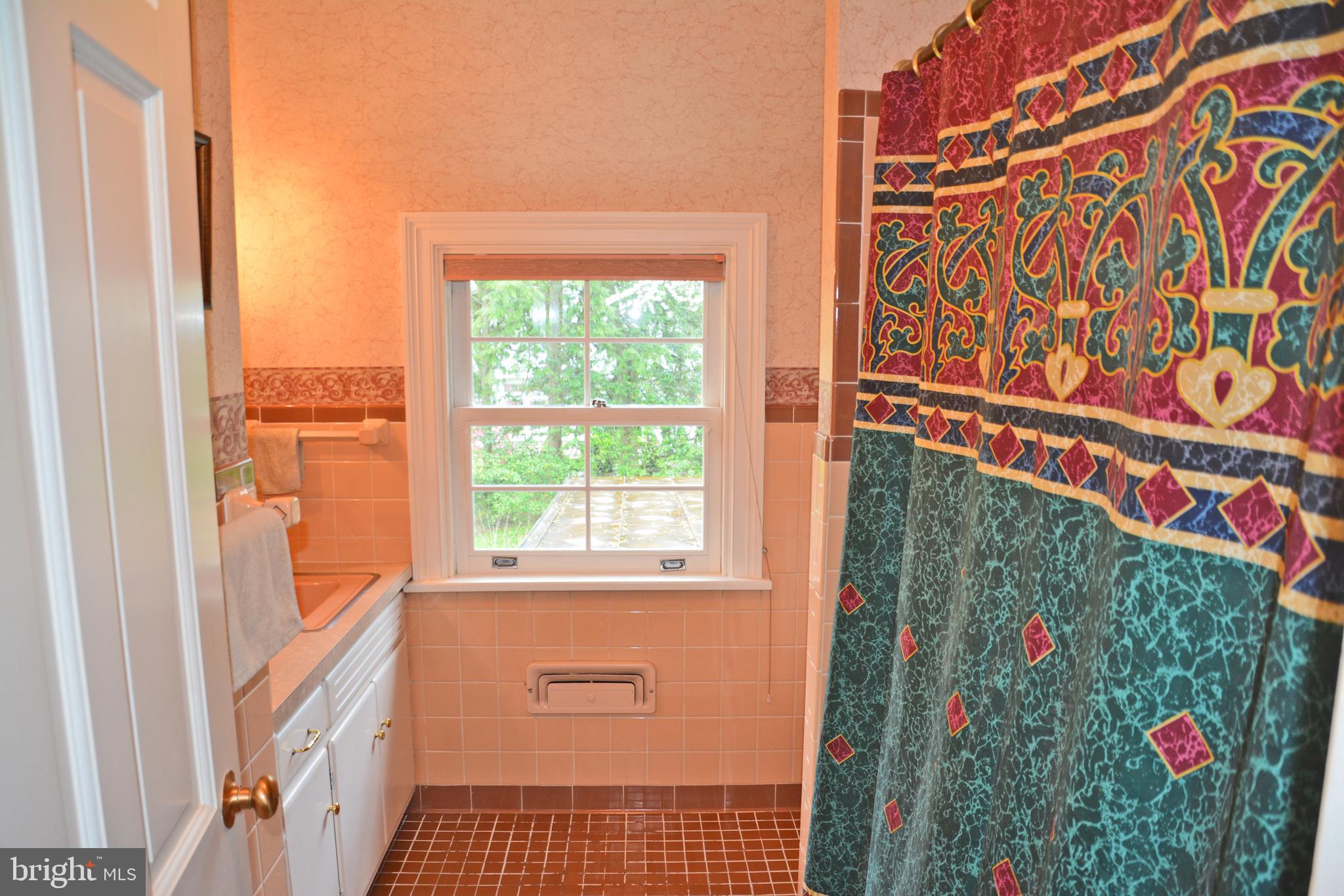 1505 Hillcrest Road Lancaster, PA 17603 - Photo 44 of 64 Bath 2