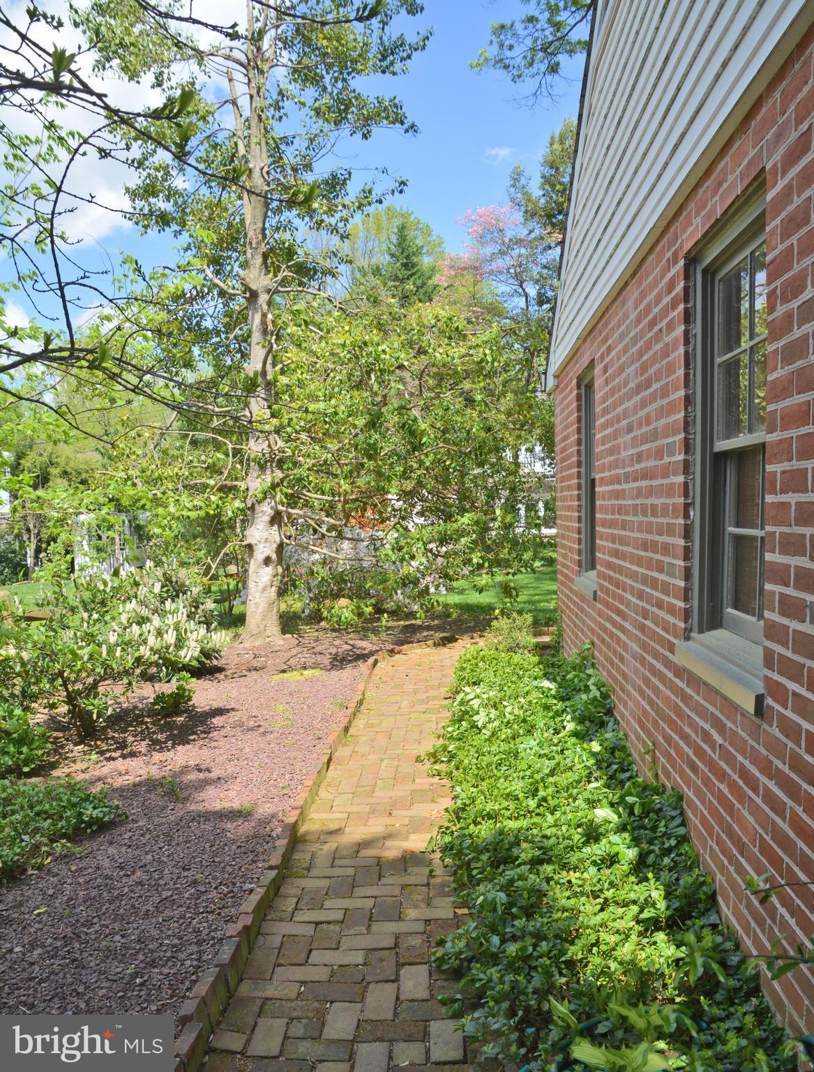 1505 Hillcrest Road Lancaster, PA 17603 - Photo 51 of 64 Pathway to the Backyard