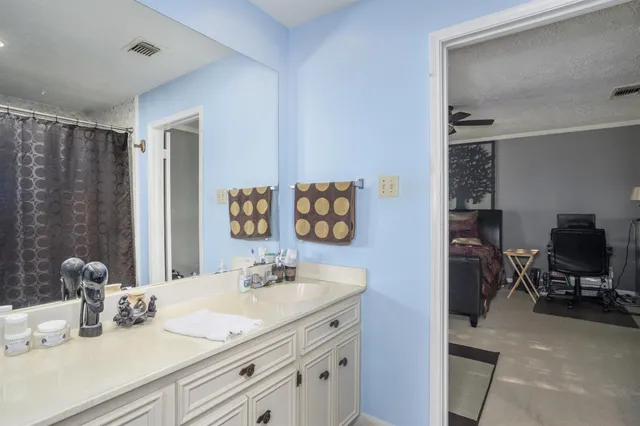 $180,000 | 10763 Sandpiper Drive, Houston, TX 77096