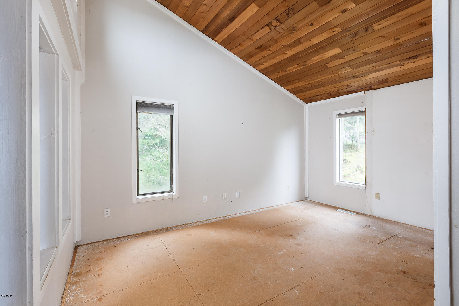 7705 Simmons Road Pacific City, OR 97135 - Photo 11 of 29 Upper Master bedroom