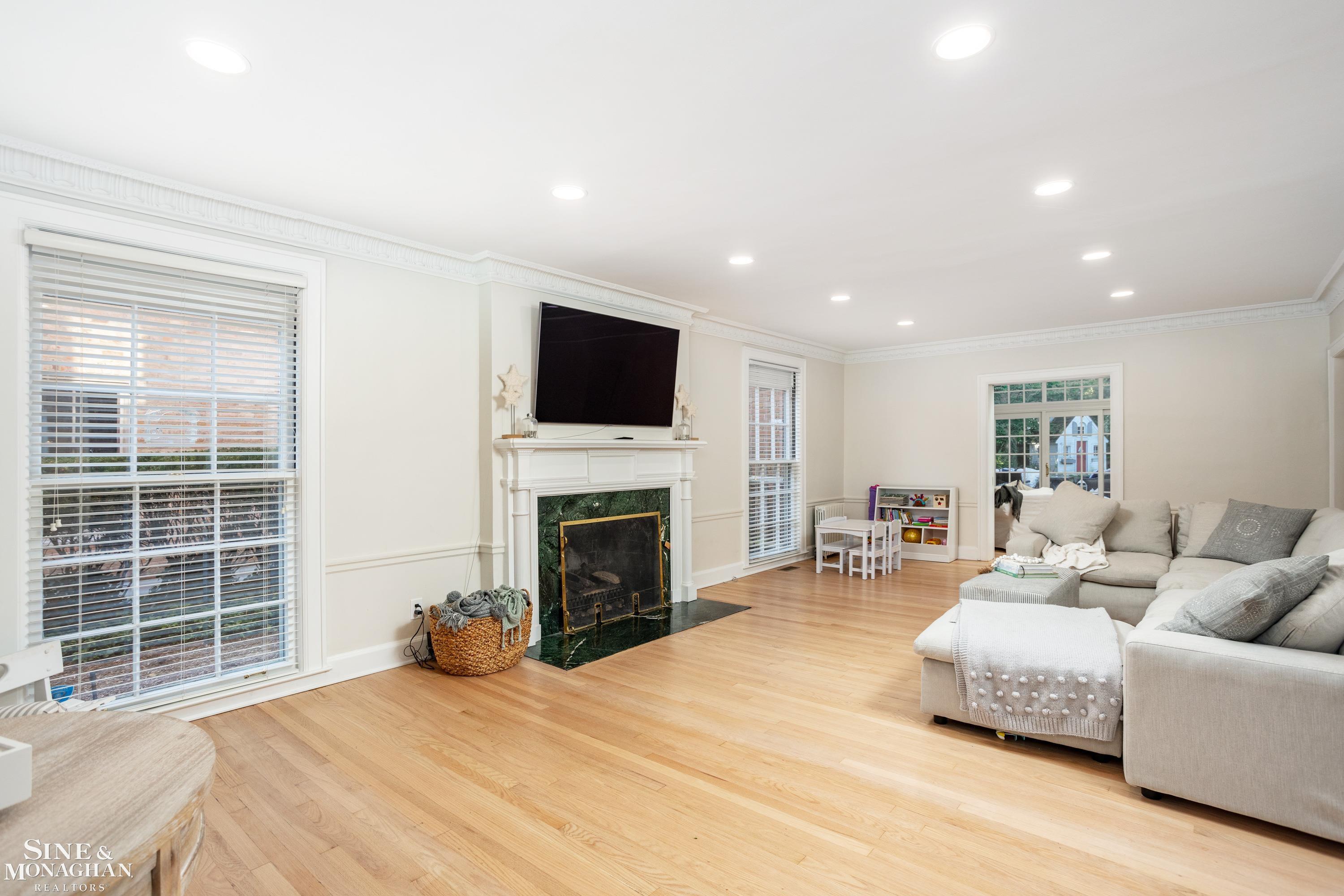 225 Merriweather Road Grosse Pointe Farms, MI 48236 - Photo 11 of 55