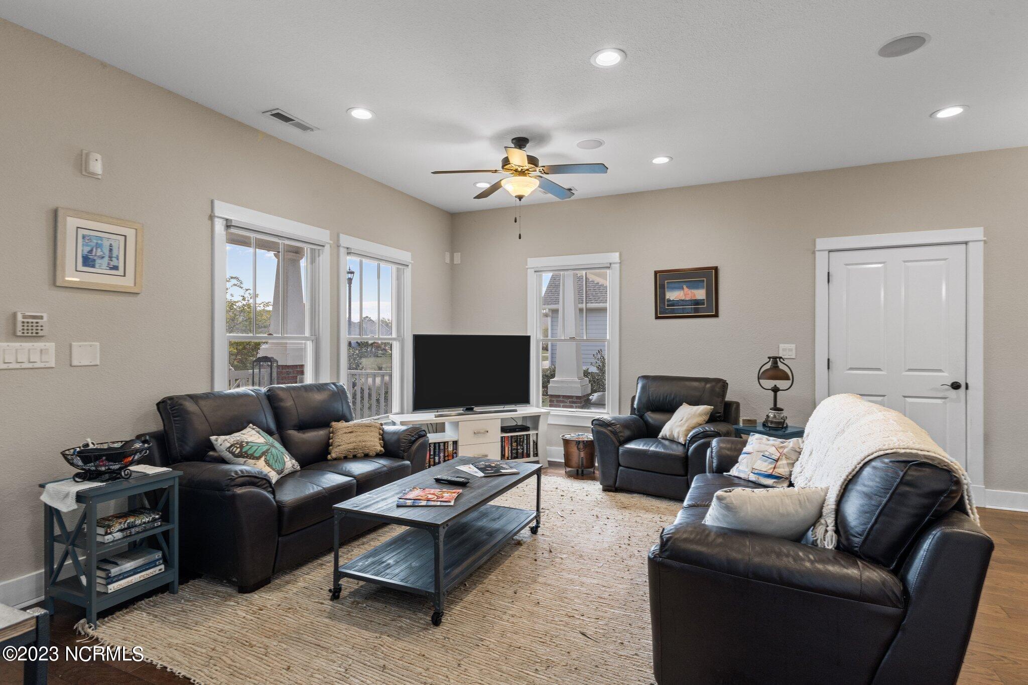 107 Scouts Bend Road Beaufort, NC 28516 - Photo 5 of 30 Living Room