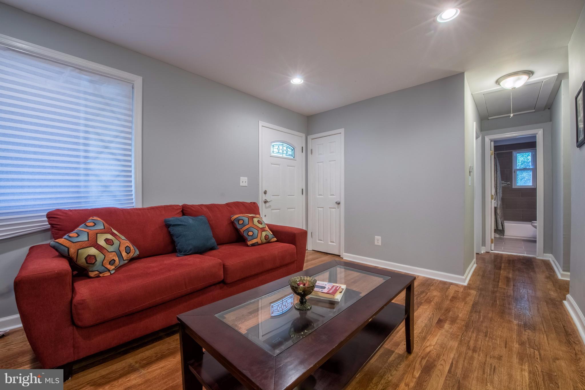 451 Old Home Road Baltimore, MD 21206 - Photo 5 of 28 Living Room