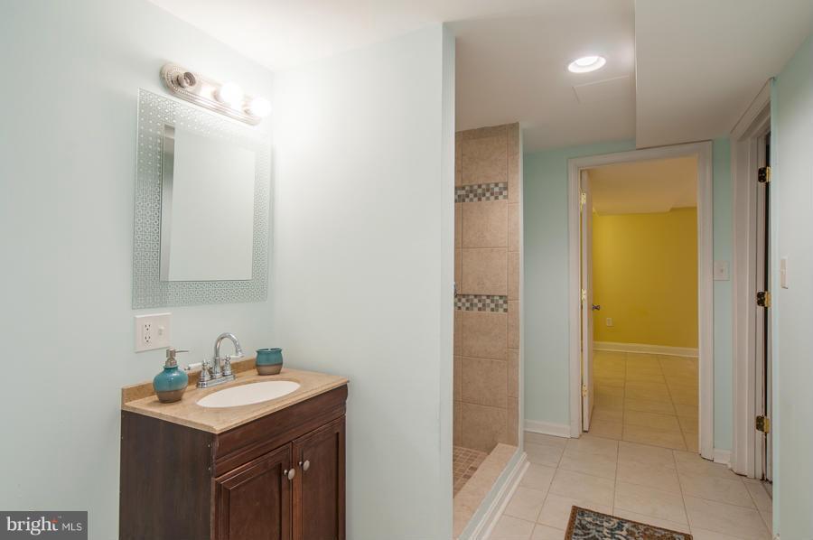 3930 Yolando Road Baltimore, MD 21218 - Photo 23 of 30 Bath