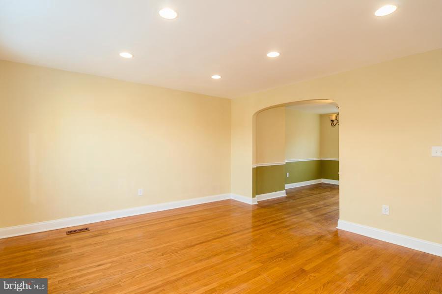 3930 Yolando Road Baltimore, MD 21218 - Photo 4 of 30 Living Room