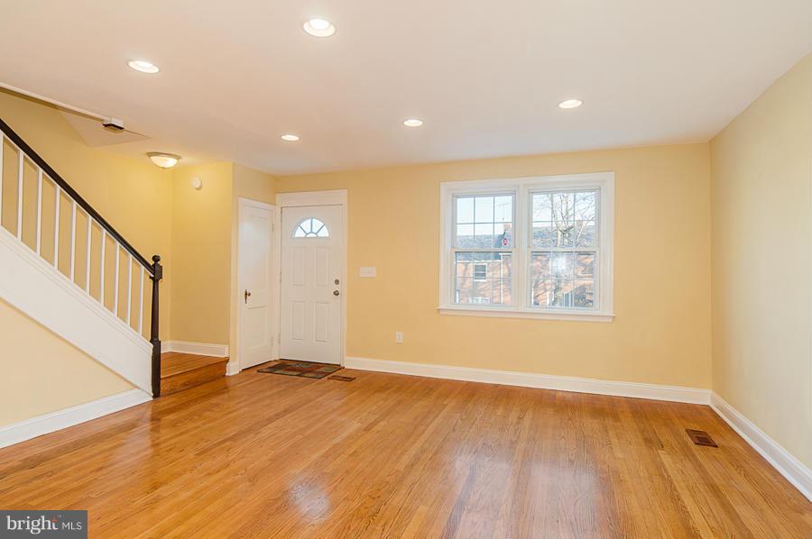 3930 Yolando Road Baltimore, MD 21218 - Photo 5 of 30 Living Room