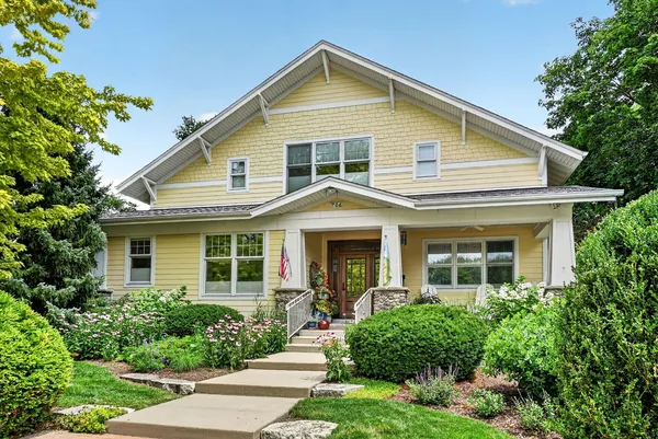 $860,000 | 726 Somonauk Street, Sycamore, IL 60178