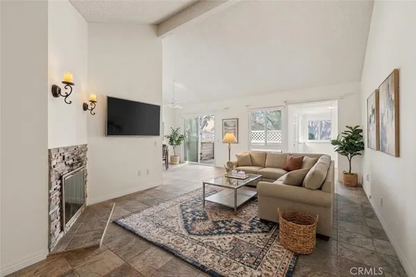 $529,900 | 23117 Village 23, Camarillo, CA 93012