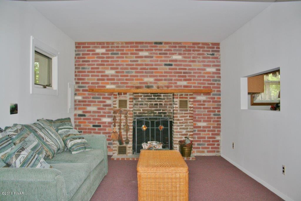 125 Markle Road Hawley, PA 18428 - Photo 10 of 19 7-livingroom