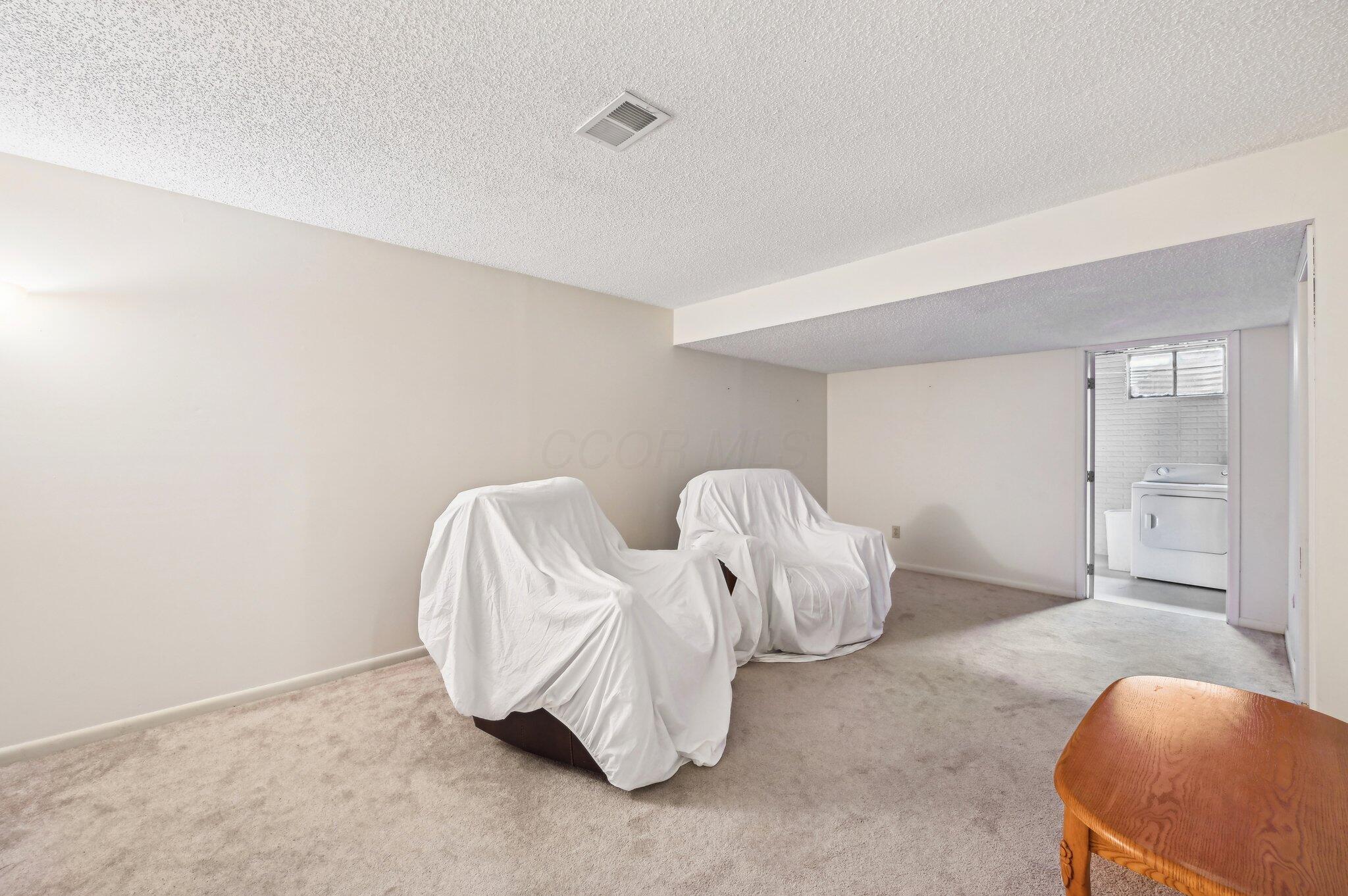 107 Price Road Newark, OH 43055 - Photo 17 of 34 Family room