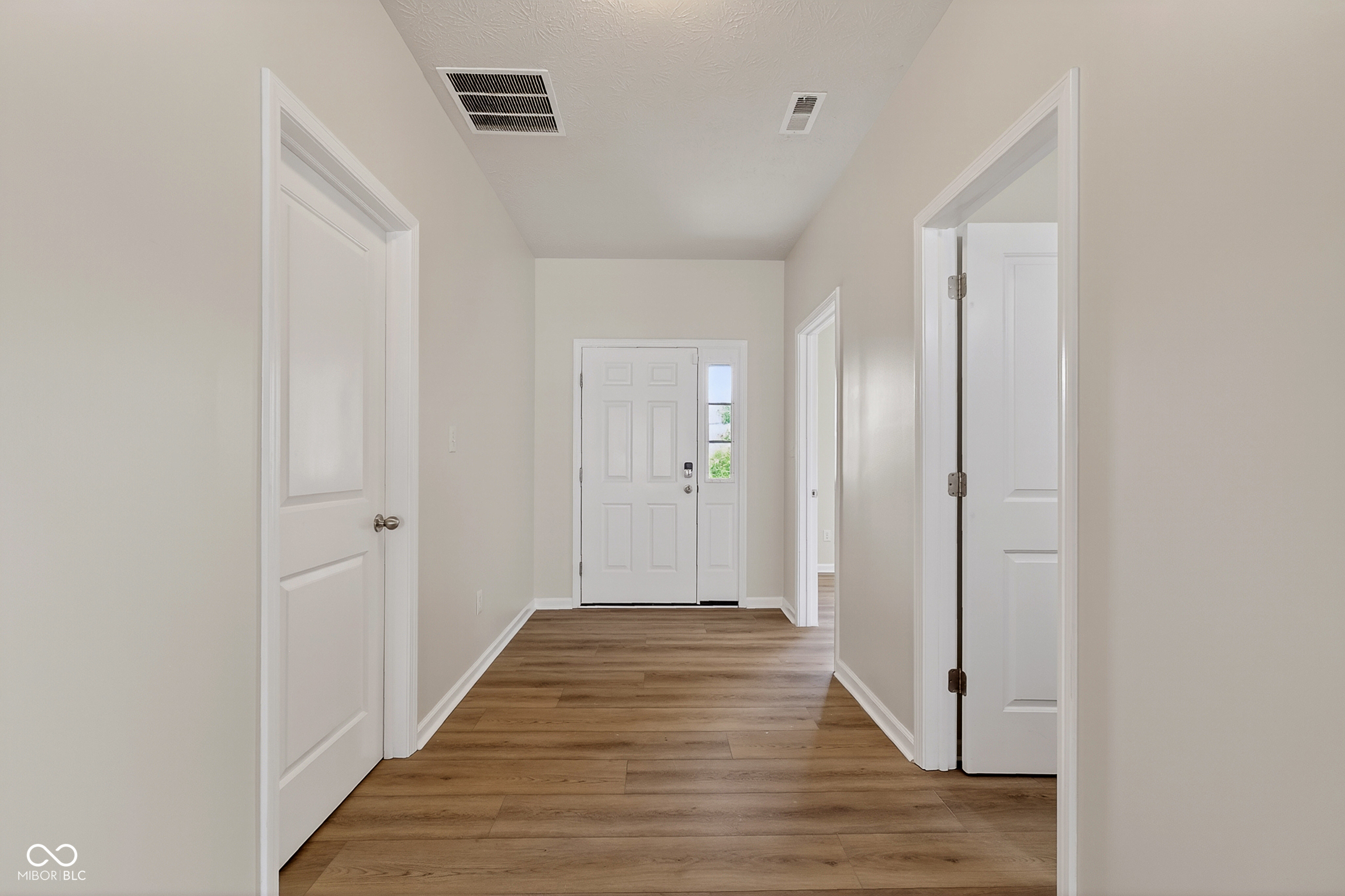 2715 Cabin Hill Road Indianapolis, IN 46229 - Photo 2 of 30
