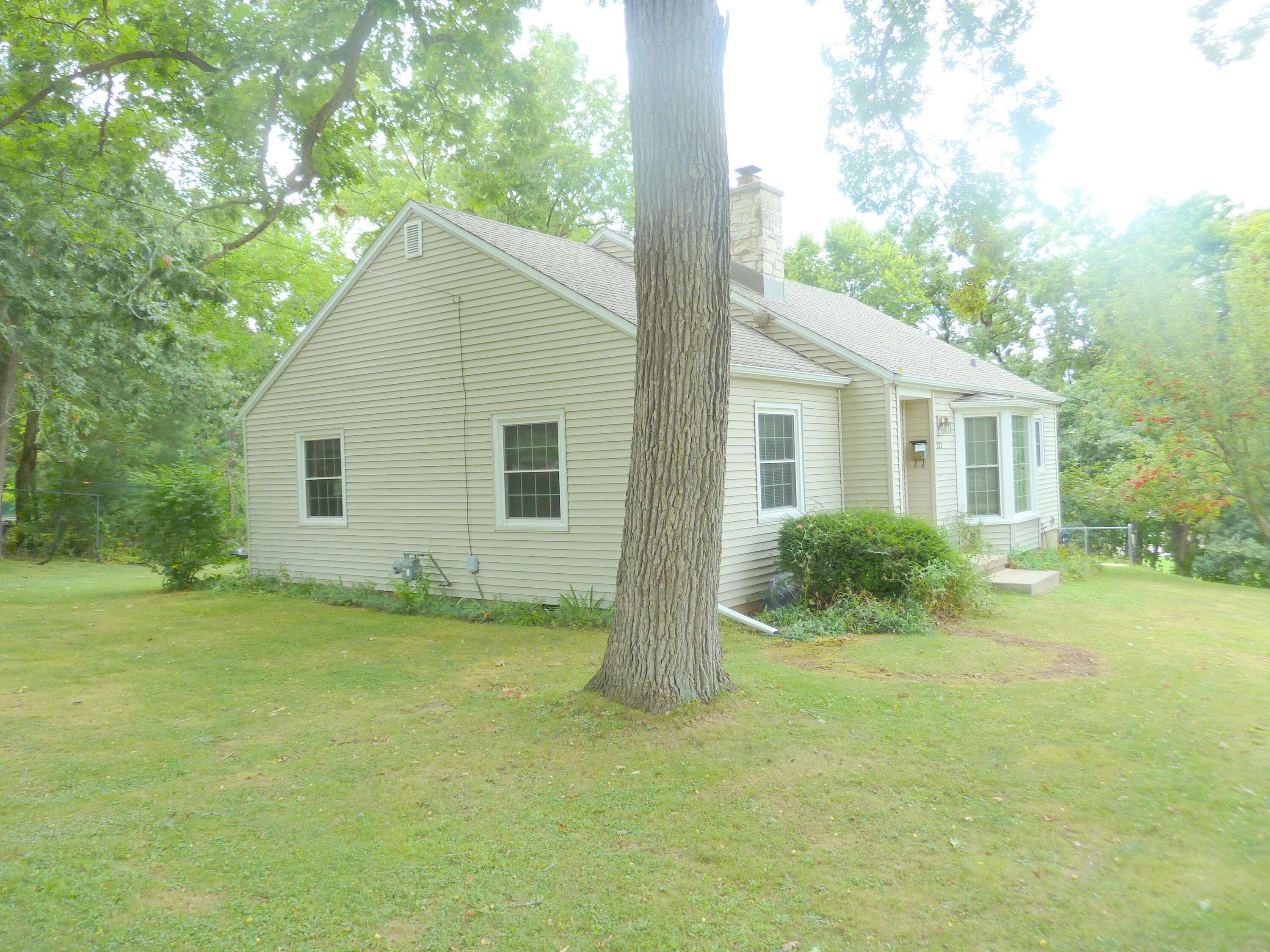 227 3rd Street Pewaukee, WI 53072 - Photo 4 of 25 3rd - se