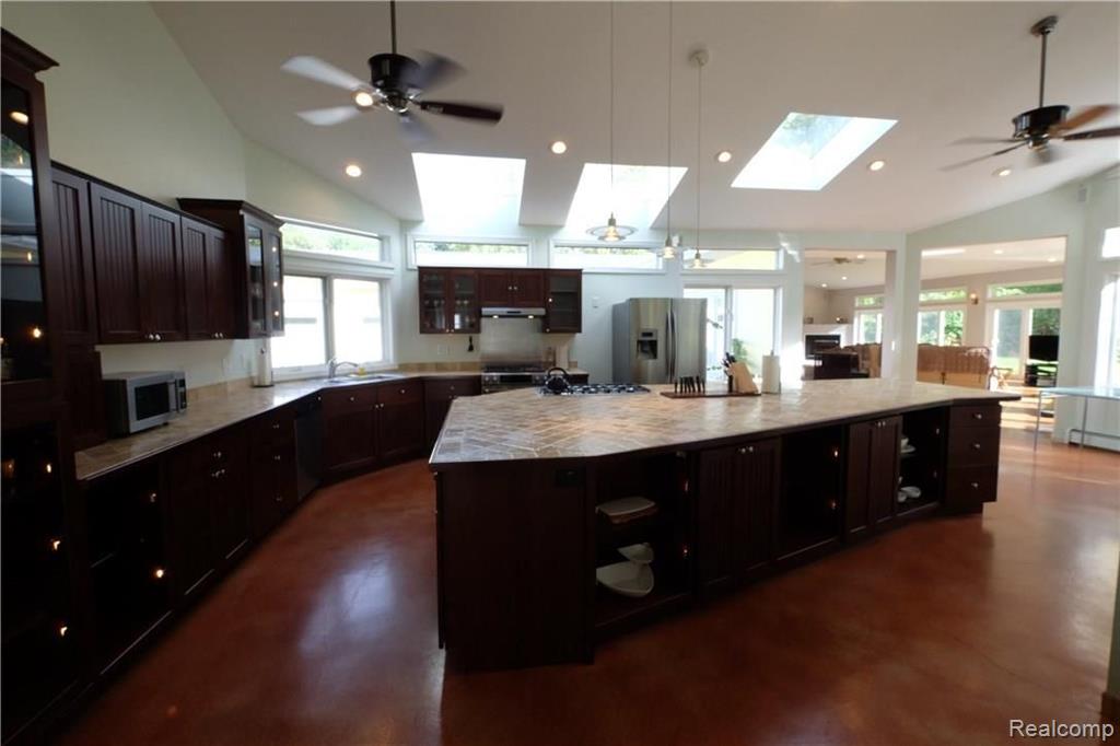 693 John R Road Rochester Hills, MI 48307 - Photo 6 of 36