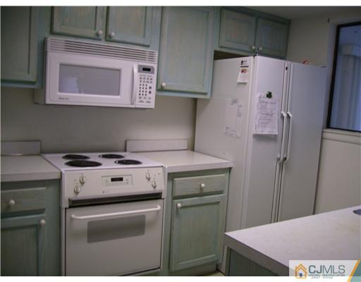 33 B Haddon Road Monroe Township, NJ 08831 - Photo 7 of 13 Gallery Image 7