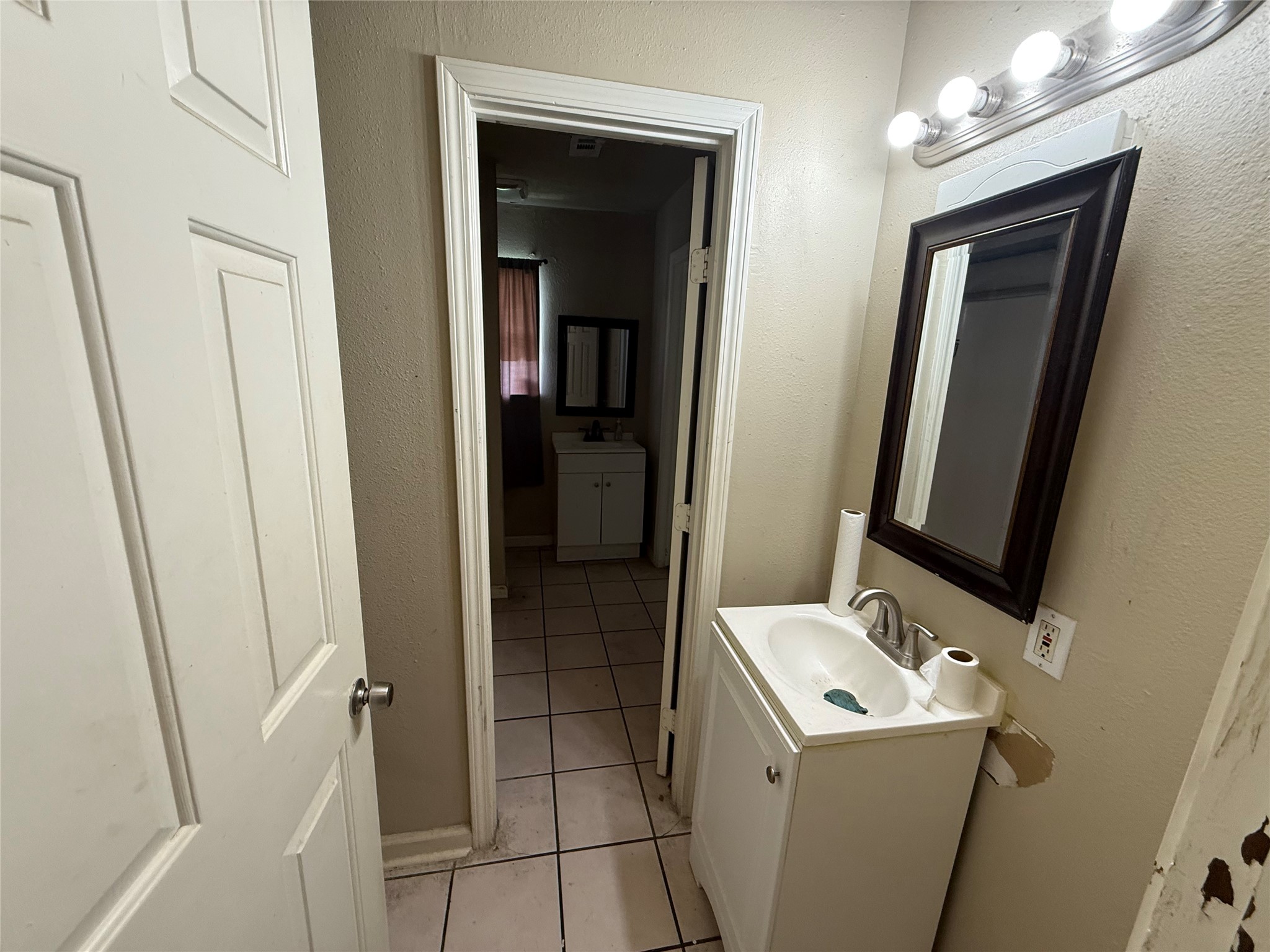 3318 Mooney Road Houston, TX 77093 - Photo 9 of 14 Powder Room Main House