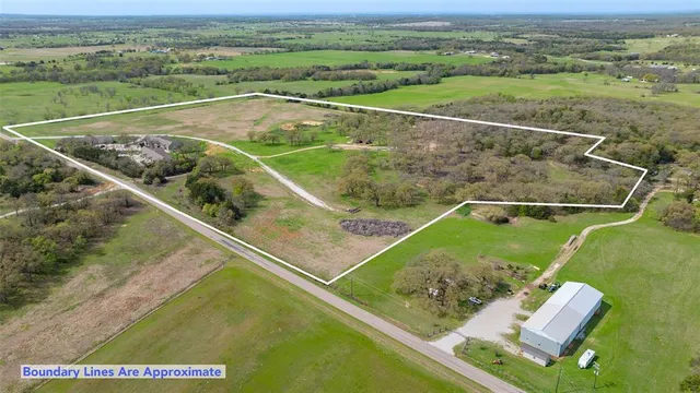 a view of a tennis court