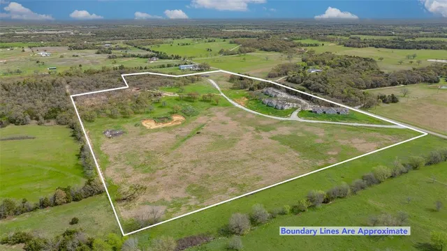 a view of a tennis court