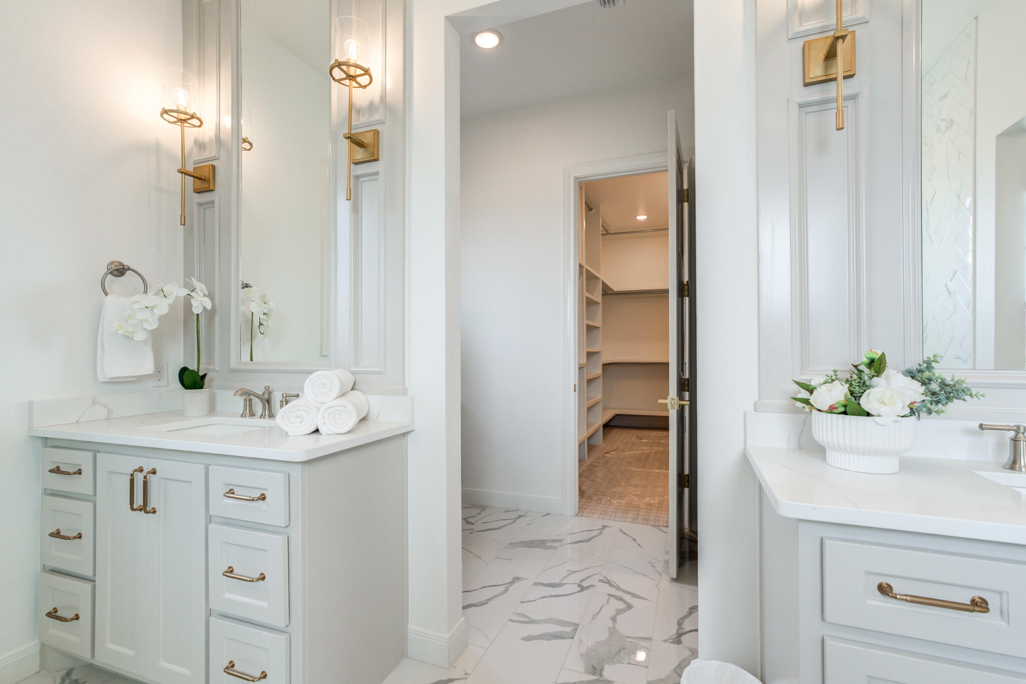 5309 County Road 7670 Lubbock, TX 79424 - Photo 46 of 57 a bathroom with a sink a potted plant and a mirror