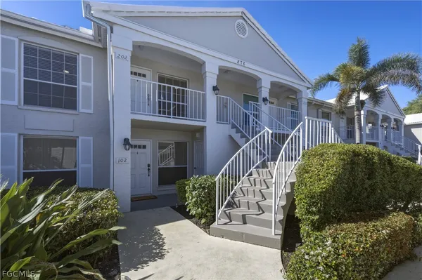 $2,200 | 876 Gulf Pavillion Drive, Unit 202, Naples, FL 34108