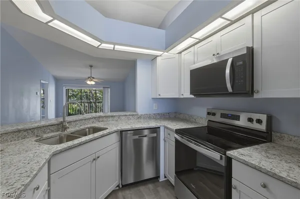 $2,200 | 876 Gulf Pavillion Drive, Unit 202, Naples, FL 34108
