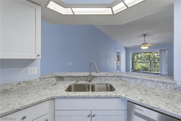 $2,200 | 876 Gulf Pavillion Drive, Unit 202, Naples, FL 34108