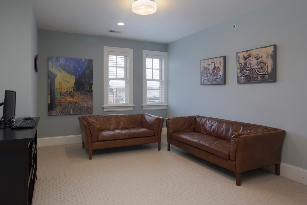 23 Lillian Way, Unit 28 Wayland, MA 01778 - Photo 10 of 16 a living room with furniture and a couch