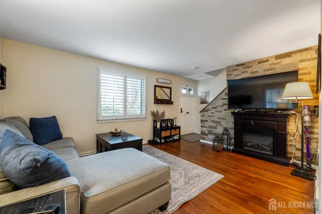 $2,900 | 187 Newman Street, Metuchen, NJ 08840