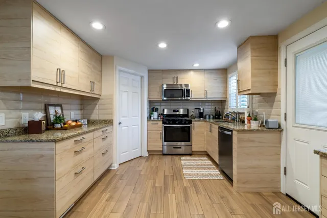 $2,900 | 187 Newman Street, Metuchen, NJ 08840