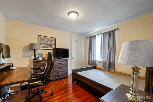 $2,900 | 187 Newman Street, Metuchen, NJ 08840