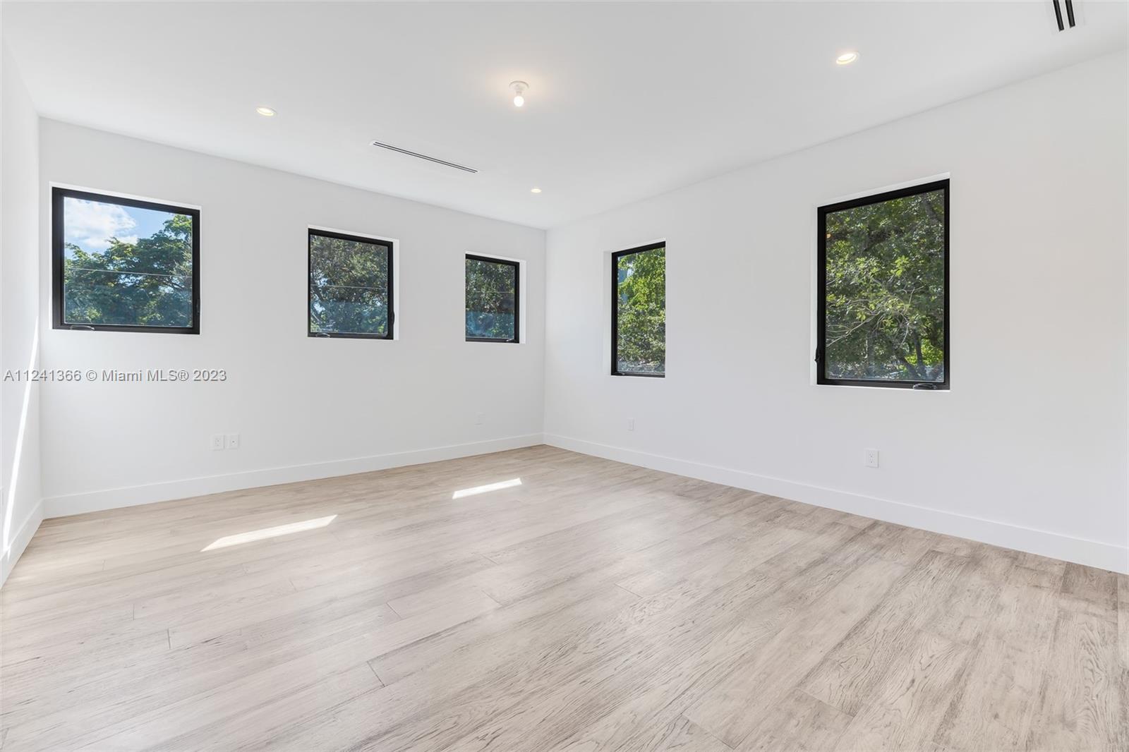 1470 Blue Road Coral Gables, FL 33146 - Photo 32 of 48 Gallery Image 32