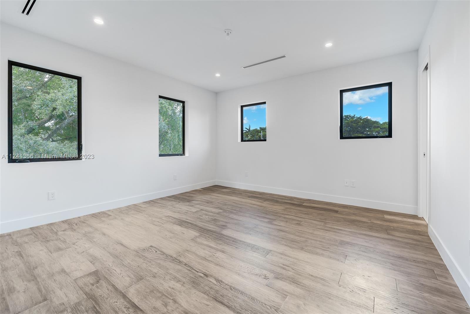 1470 Blue Road Coral Gables, FL 33146 - Photo 33 of 48 Gallery Image 33