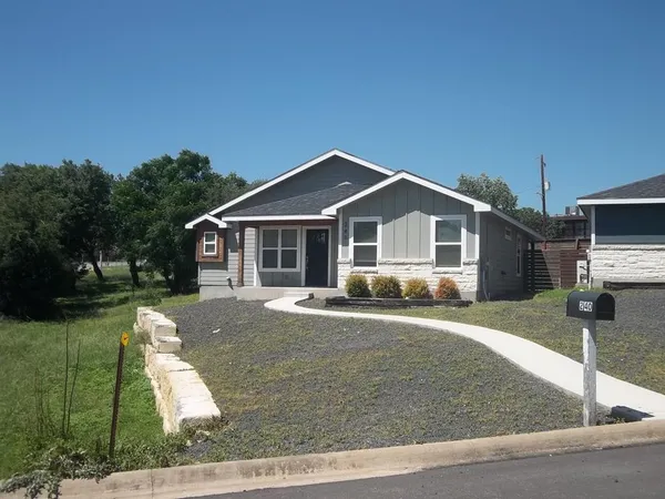 $2,100 | 240 Pin Oak Way North, Kerrville, TX 78028