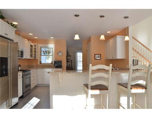 26 Arnold Road Freeport, ME 04032 - Photo 3 of 25 Kitchen.