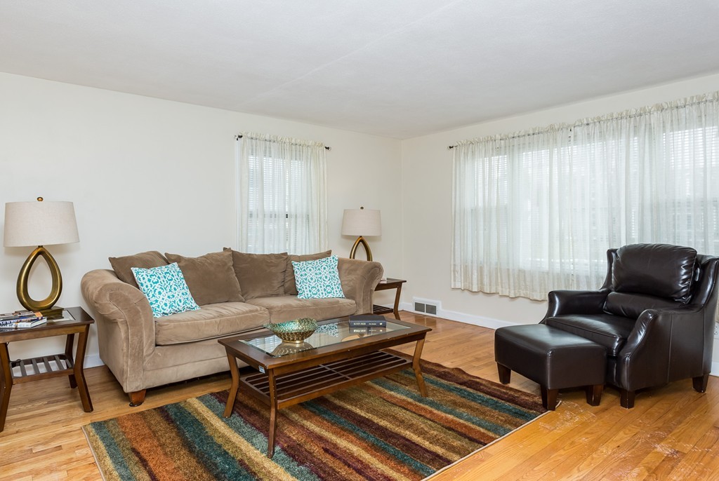 110 Old Brook Road Springfield, MA 01118 - Photo 3 of 15