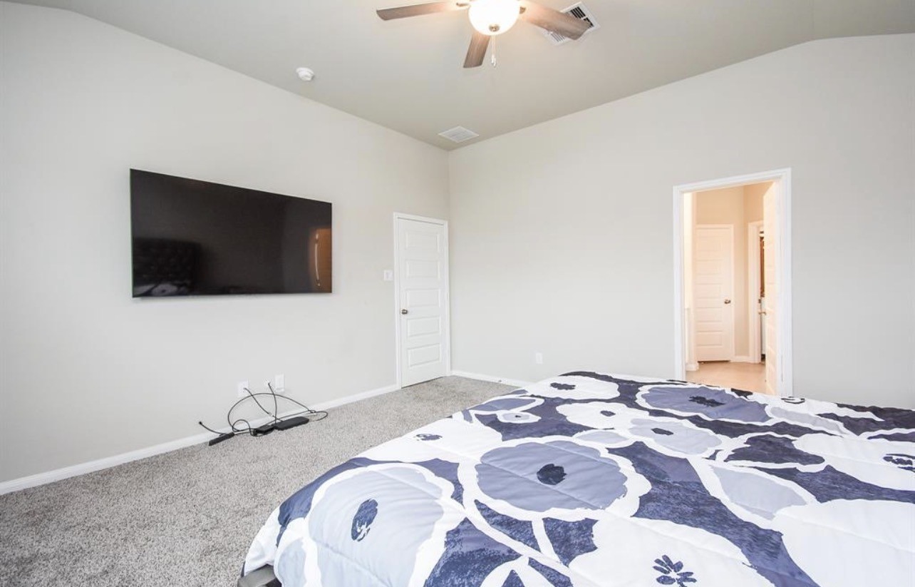 6927 Ventura Drive Rosharon, TX 77583 - Photo 15 of 24 a spacious bedroom with a bed and a flat screen tv