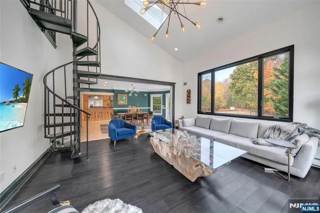 $1,250,000 | 73 Big Piece Road, Fairfield, NJ 07004