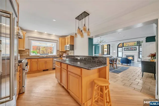 $1,250,000 | 73 Big Piece Road, Fairfield, NJ 07004