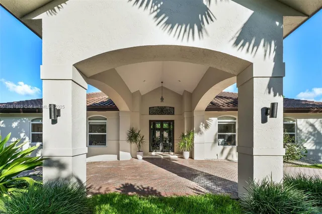 $4,595,000 | 12801 Old Cutler Road, Pinecrest, FL 33156