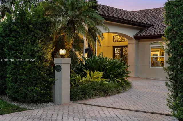 $4,250,000 | 12801 Old Cutler Road, Pinecrest, FL 33156