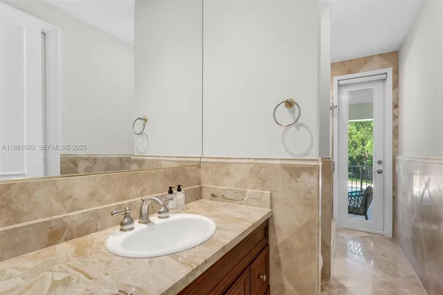 $4,250,000 | 12801 Old Cutler Road, Pinecrest, FL 33156