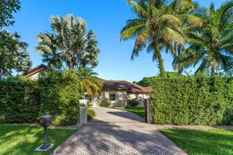 $4,250,000 | 12801 Old Cutler Road, Pinecrest, FL 33156