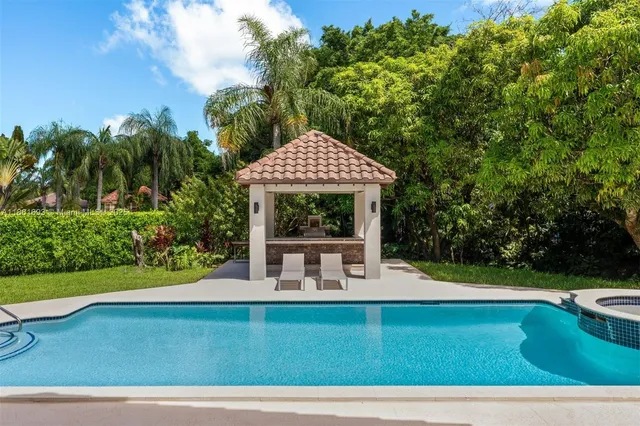 $4,595,000 | 12801 Old Cutler Road, Pinecrest, FL 33156